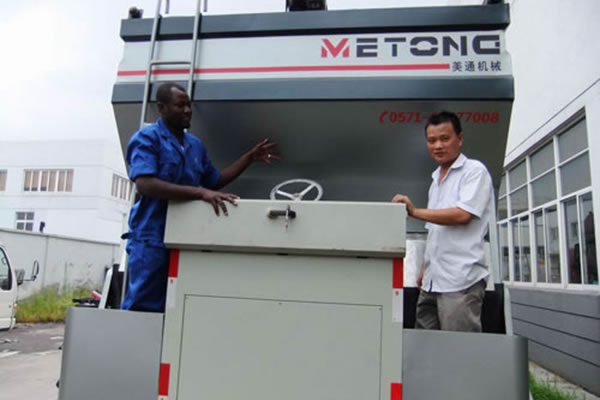 Capacitación para clientes de Ghana en nuestra fábrica – Extendedora de sello