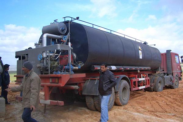 Tanque de transporte de asfalto en Argelia